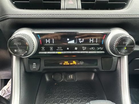 Used 2023 Toyota RAV4 LE AWD/4WD image 34