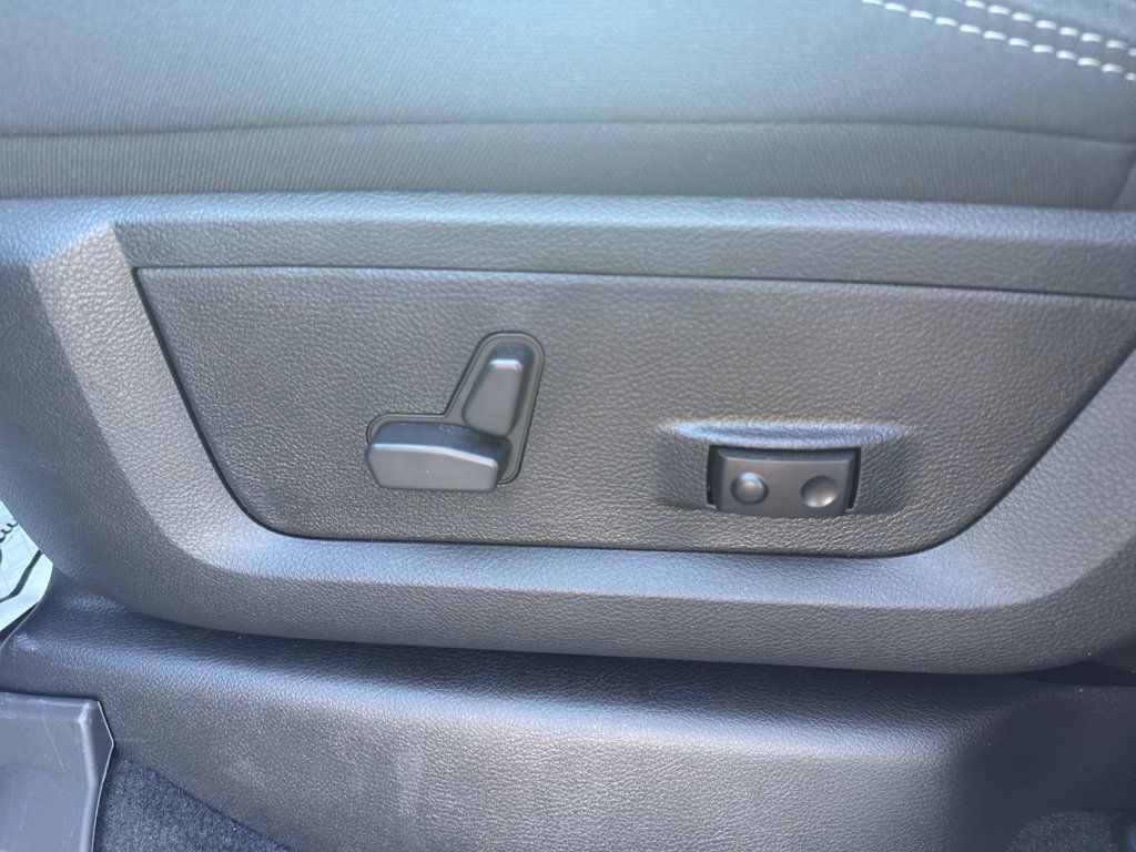 New 2026 RAM 3500 Big Horn AWD/4WD image 19
