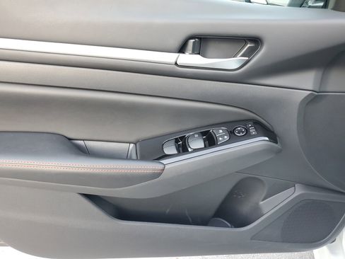 Certified 2025 Nissan Altima 2.5 SR image 25