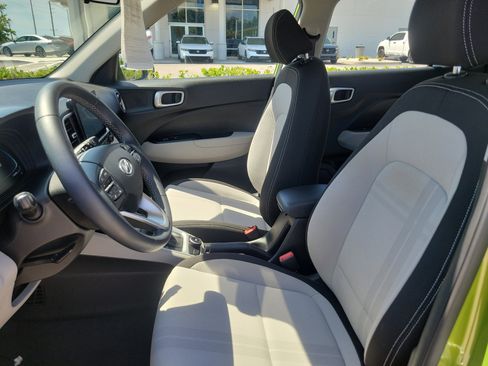 Used 2023 Hyundai Venue SEL FWD image 22