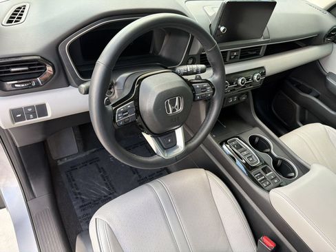 Used 2024 Honda Pilot Elite image 4