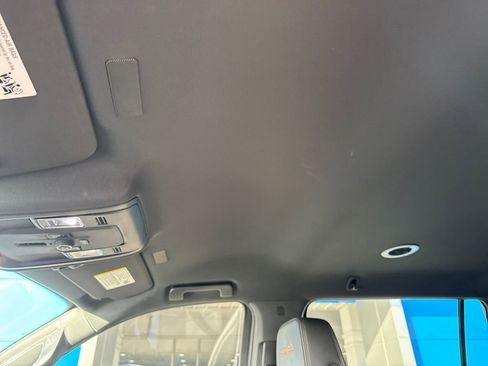 Used 2025 Chevrolet Suburban High Country image 27