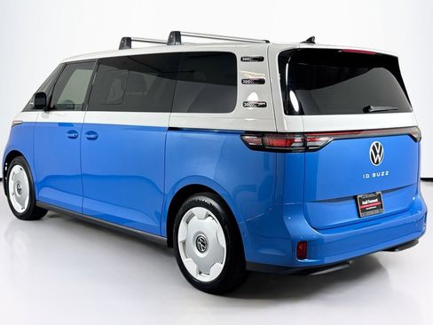 Used 2025 Volkswagen ID. Buzz 1st Edition image 7