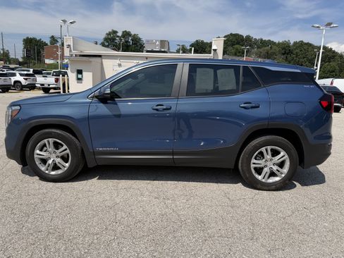 Used 2024 GMC Terrain SLE FWD image 4