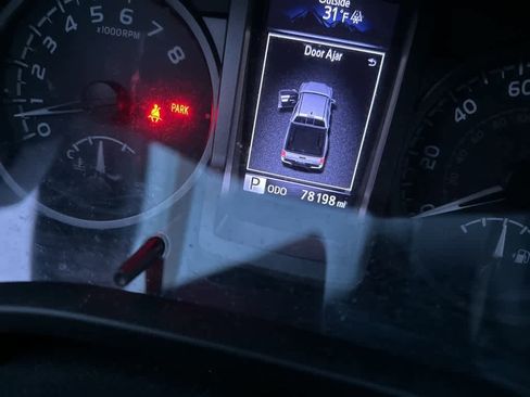 Used 2019 Toyota Tacoma TRD Sport image 26