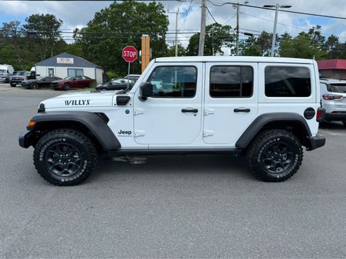 Used 2023 Jeep Wrangler Unlimited w/ Sun & Screen Package AWD/4WD image 8