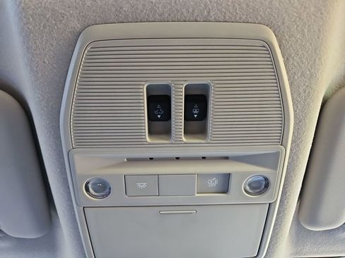 Used 2025 Nissan Kicks SV w/ SV Premium Package image 22