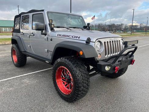 Used 2017 Jeep Wrangler Unlimited Rubicon w/ Connectivity Group image 31