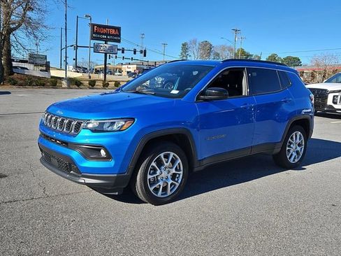Used 2024 Jeep Compass Latitude w/ Sun and Sound Group image 3