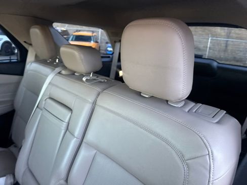 Used 2023 Ford Explorer Limited w/ Limited Technology Package image 19