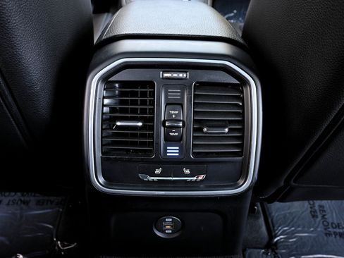 Used 2018 Porsche Macan Sport Edition AWD/4WD image 26