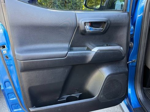Used 2017 Toyota Tacoma TRD Sport w/ Exterior Package RWD image 24