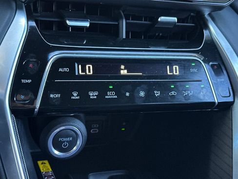 Used 2023 Toyota Venza XLE AWD/4WD image 20