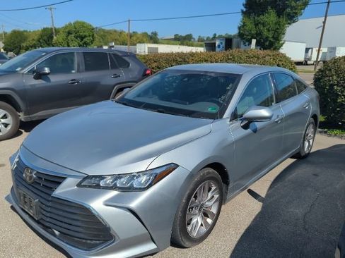 Used 2021 Toyota Avalon XLE AWD/4WD image 2