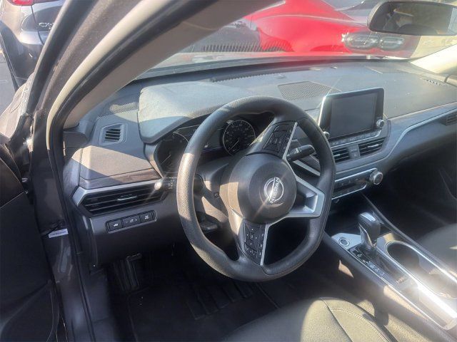 Used 2024 Nissan Altima 2.5 SV FWD image 9