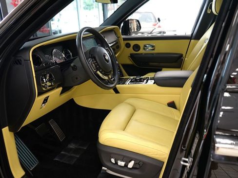 Used 2022 Rolls-Royce Cullinan Black Badge w/ Dark Exterior Package AWD/4WD image 39