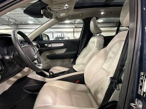 Used 2022 Volvo XC40 T5 Momentum AWD/4WD image 10