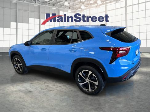 Used 2024 Chevrolet Trax RS w/ Sunroof Package image 3