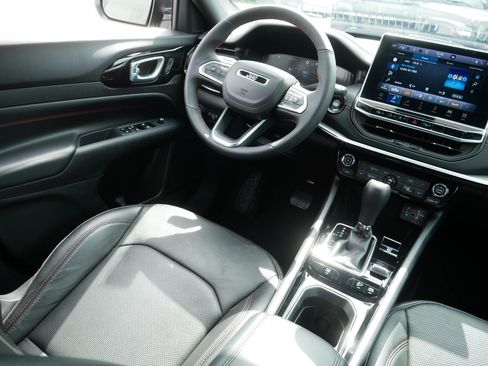 Used 2025 Jeep Compass Trailhawk w/ Trailhawk Elite Group AWD/4WD image 9