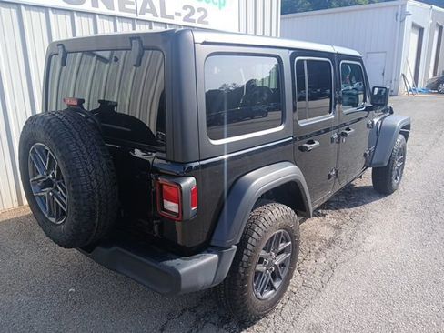 Used 2024 Jeep Wrangler Unlimited Sport AWD/4WD image 3