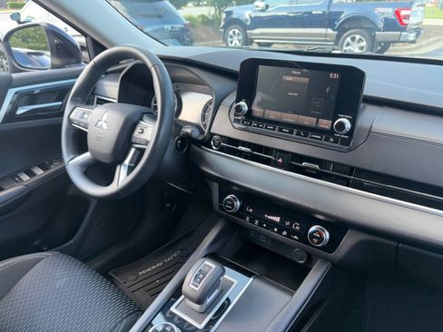 Used 2022 Mitsubishi Outlander ES FWD image 28