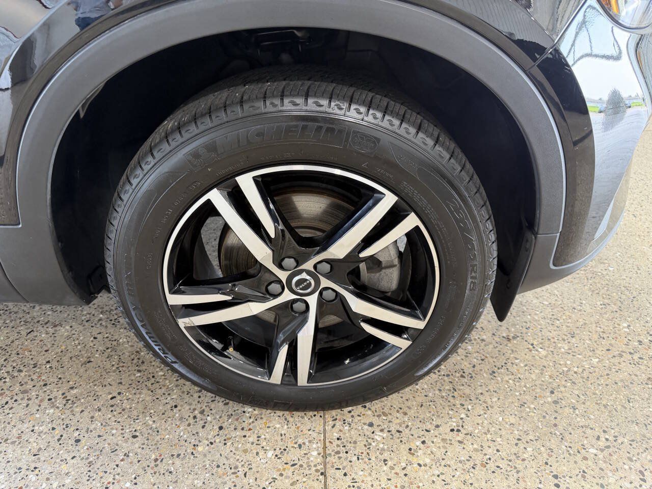 Used 2023 Volvo XC40 B4 Core FWD image 31