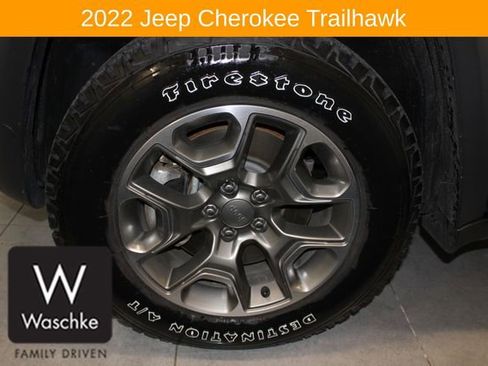 Used 2022 Jeep Cherokee Trailhawk image 10