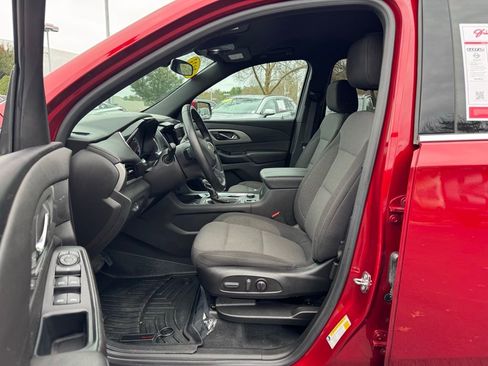 Used 2023 Chevrolet Traverse LT image 24