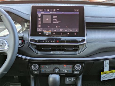 New 2026 Jeep Compass Latitude w/ Sun and Sound Group AWD/4WD image 18