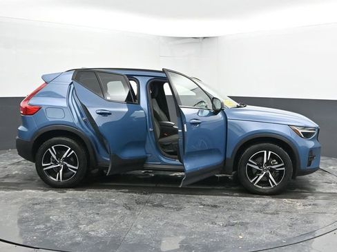 Used 2024 Volvo XC40 B5 Core image 57