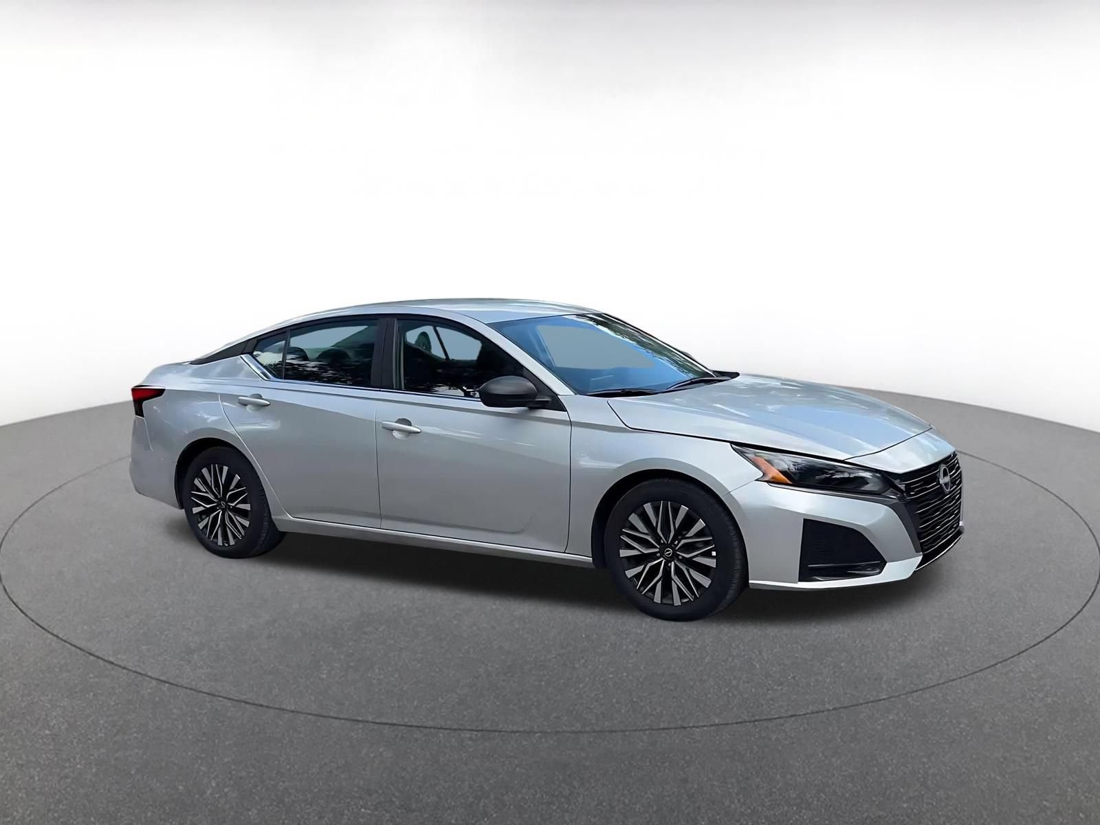 Used 2026 Nissan Altima 2.5 SV FWD image 2