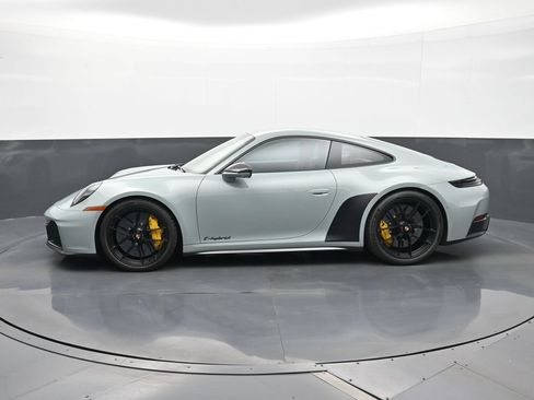Certified 2025 Porsche 911 Carrera GTS RWD image 2