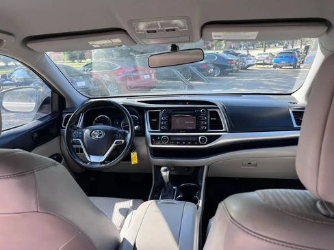 Used 2015 Toyota Highlander Plus FWD image 41