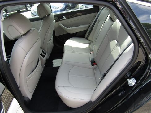 Used 2015 Hyundai Sonata Limited w/ Option Group 05 FWD image 16