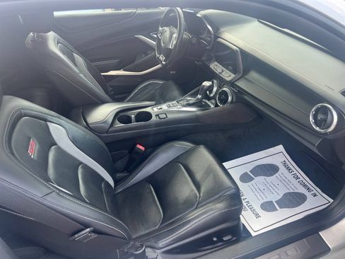 Used 2018 Chevrolet Camaro SS RWD image 10