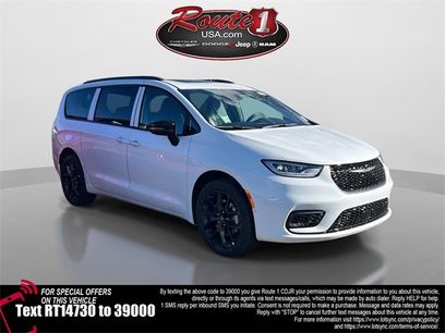 New 2026 Chrysler Pacifica Select