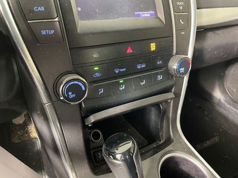 Used 2015 Toyota Camry SE FWD image 8