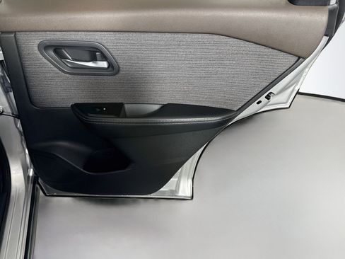 Used 2022 Nissan Rogue SV FWD image 28