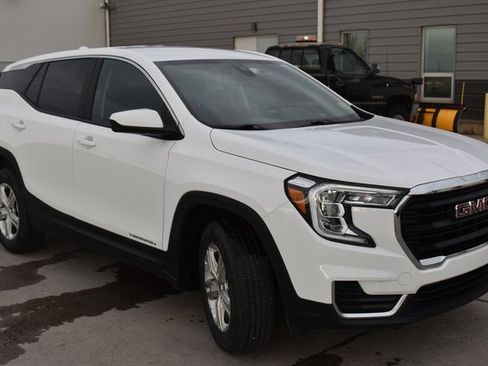 Used 2024 GMC Terrain SLE image 6