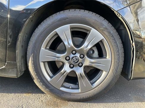 Used 2018 Toyota Sienna SE image 7