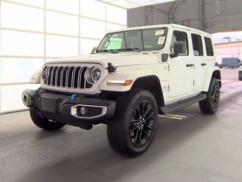 Used 2024 Jeep Wrangler Unlimited Sahara w/ Technology Group AWD/4WD image 1