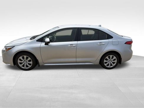 Used 2025 Toyota Corolla LE FWD image 8