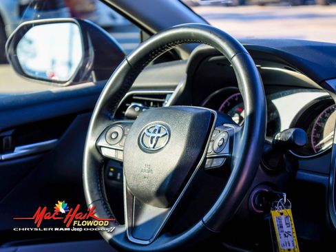 Used 2024 Toyota Camry SE image 9