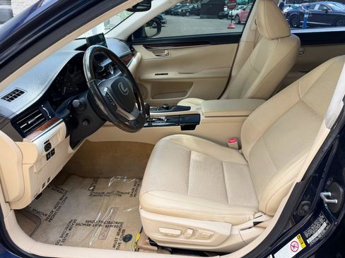 Used 2014 Lexus ES 350 w/ Premium Package FWD image 23