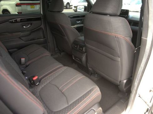 Used 2025 Honda Pilot Sport image 14