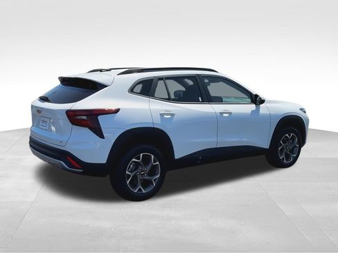 New 2026 Chevrolet Trax LT w/ Driver Confidence Package FWD image 8