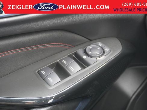 Used 2025 Chevrolet Trax RS w/ Sunroof Package image 31