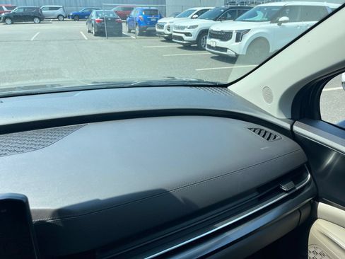 Used 2026 Kia Carnival FWD image 37