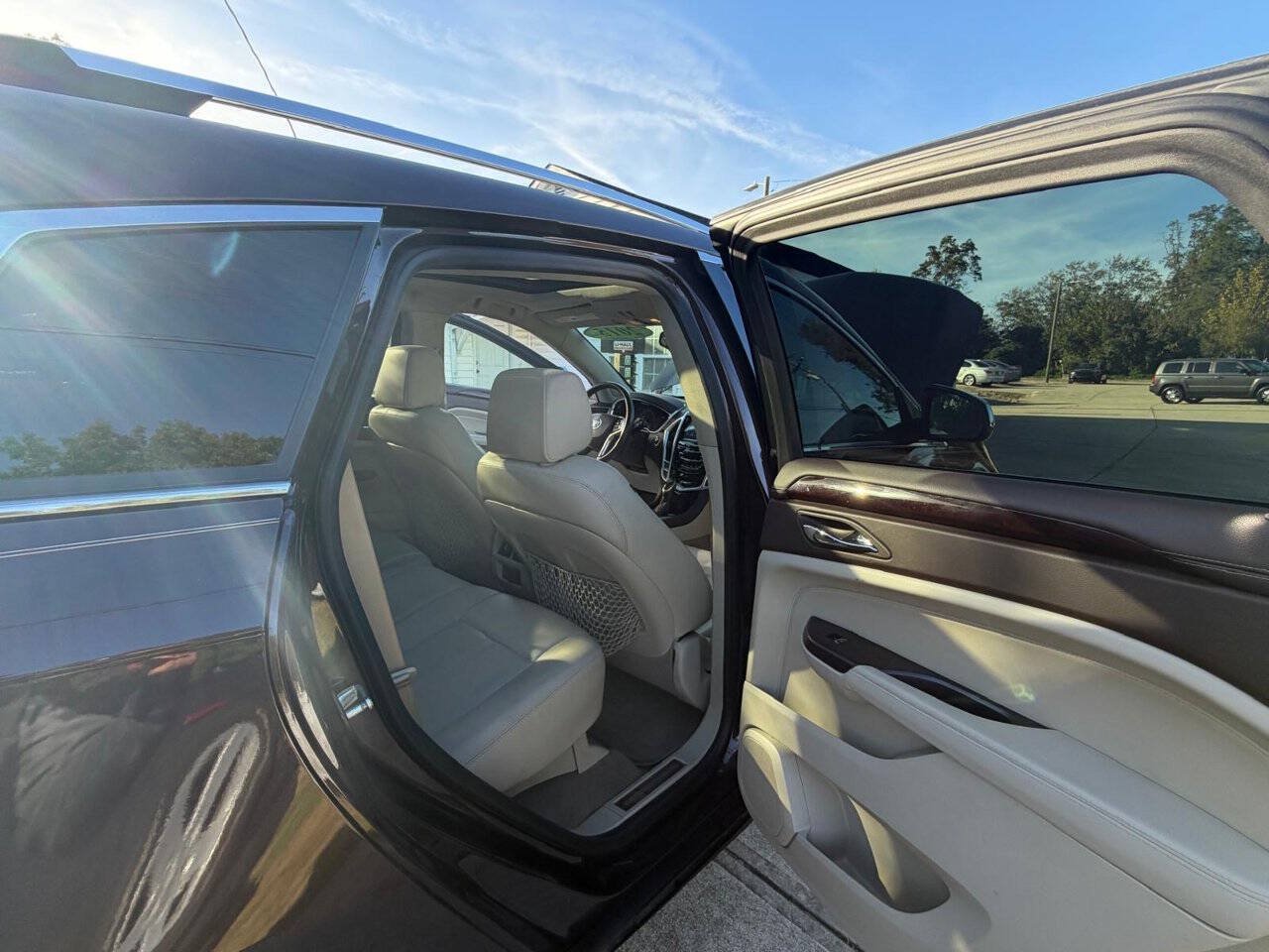 Used 2015 Cadillac SRX Luxury w/ Driver Awareness Package AWD/4WD image 18