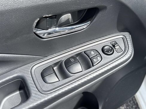 Used 2025 Nissan Versa SV image 18